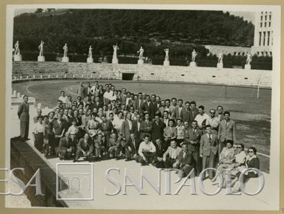Il personale in visita allo Stadio dei Marmi a Roma Eur, 16-18 settembre 1950 (fotografo sconosciuto)