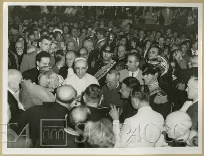 Papa Pio XII tra i pellegrini, Anno Santo 1950, 16-18 settembre 1950 (fotografo sconosciuto)