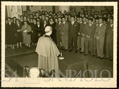 Visita dell'arcivescovo Giovanni Battista Montini alla sede del Banco Ambrosiano a Milano, 7 ottobre 1955 (Foto N. Ferrario)