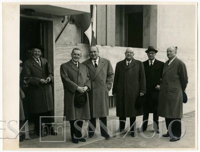Autorità all'inaugurazione delle case del piano INA-CASA del Banco Ambrosiano a Torino; terzo da destra Luigi Brusati e Carlo Alessandro Canesi, 24 marzo 1960 (Foto Frua)