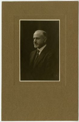 Bernardino Nogara ritratto in studio fotografico, anni 1920 (Carlo De Marchi)