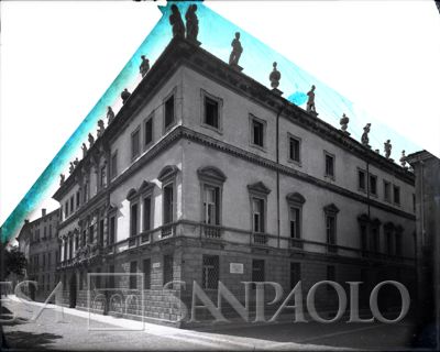 Palazzo Leoni Montanari, esterno, 1958 (Foto Tapparo & Trentin)
