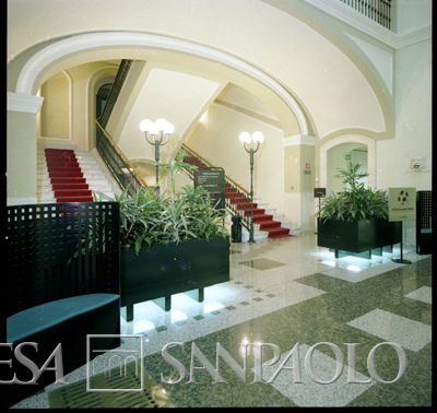 Cariplo, interno della Sede di Bari, 1990 circa (Foto Julia)
