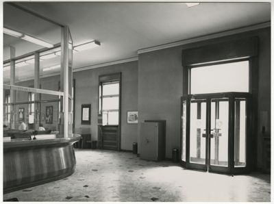 Cariplo, interno dell'Agenzia 1 di Monza, 1975 (Mario La Porta)