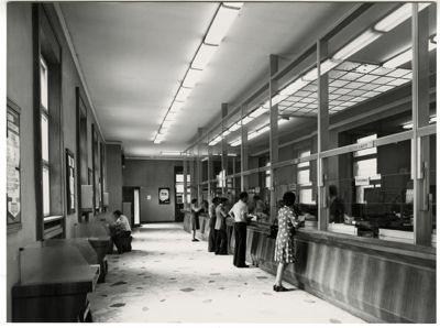 Cariplo, interno dell'Agenzia 1 di Monza, 1975 (Mario La Porta)