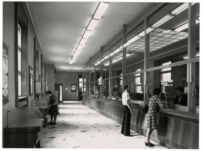 Cariplo, interno dell'Agenzia 1 di Monza, 1975 (Mario La Porta)