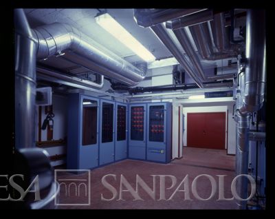 BCI, Milano, Porta Nuova: tubature e macchinari, 1985 circa (fotografo sconosciuto)