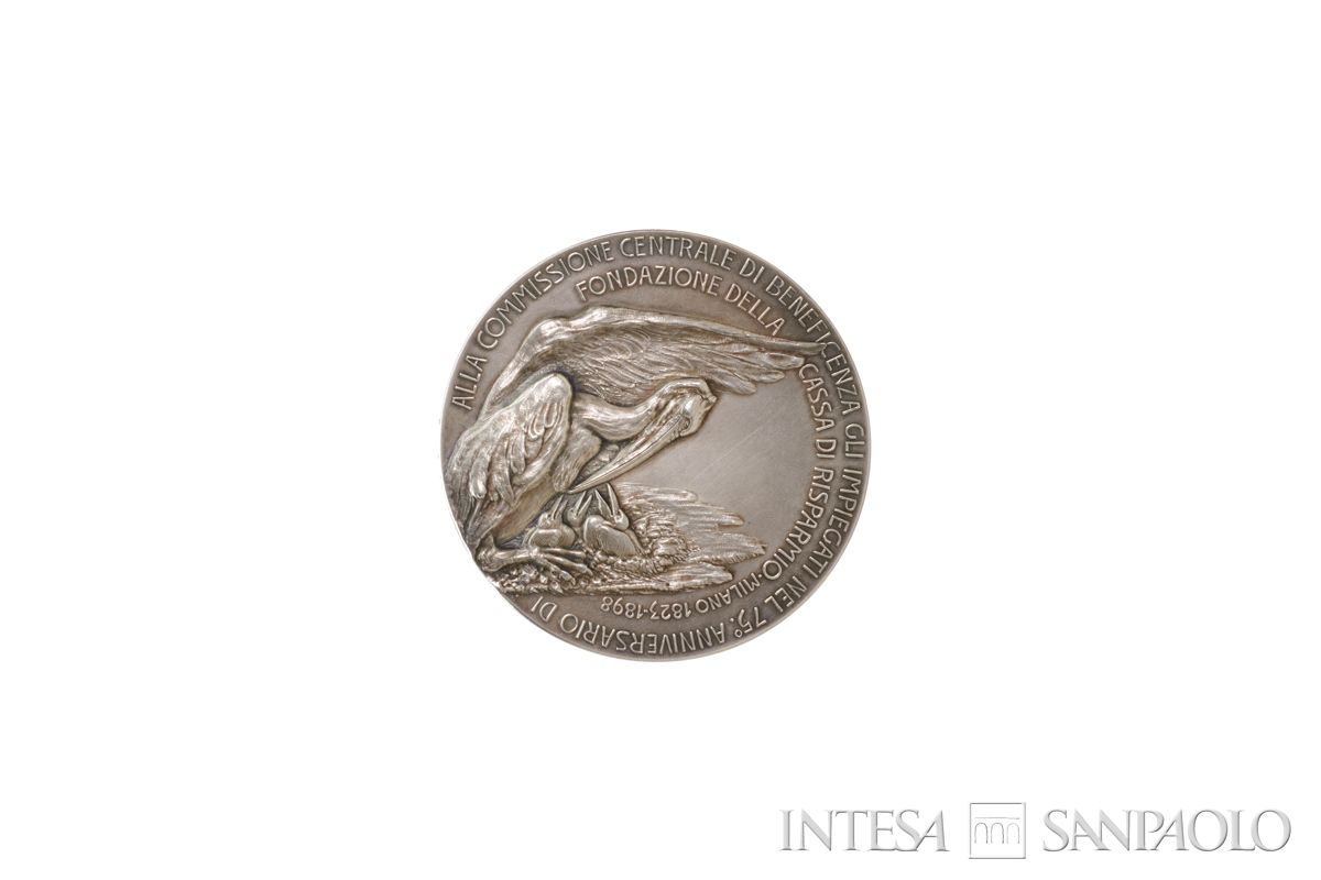 Medaglia in argento offerta alla Commissione Centrale di Beneficenza dagli impiegati della Cariplo nel 75° anniversario di fondazione, 1898 (fronte)