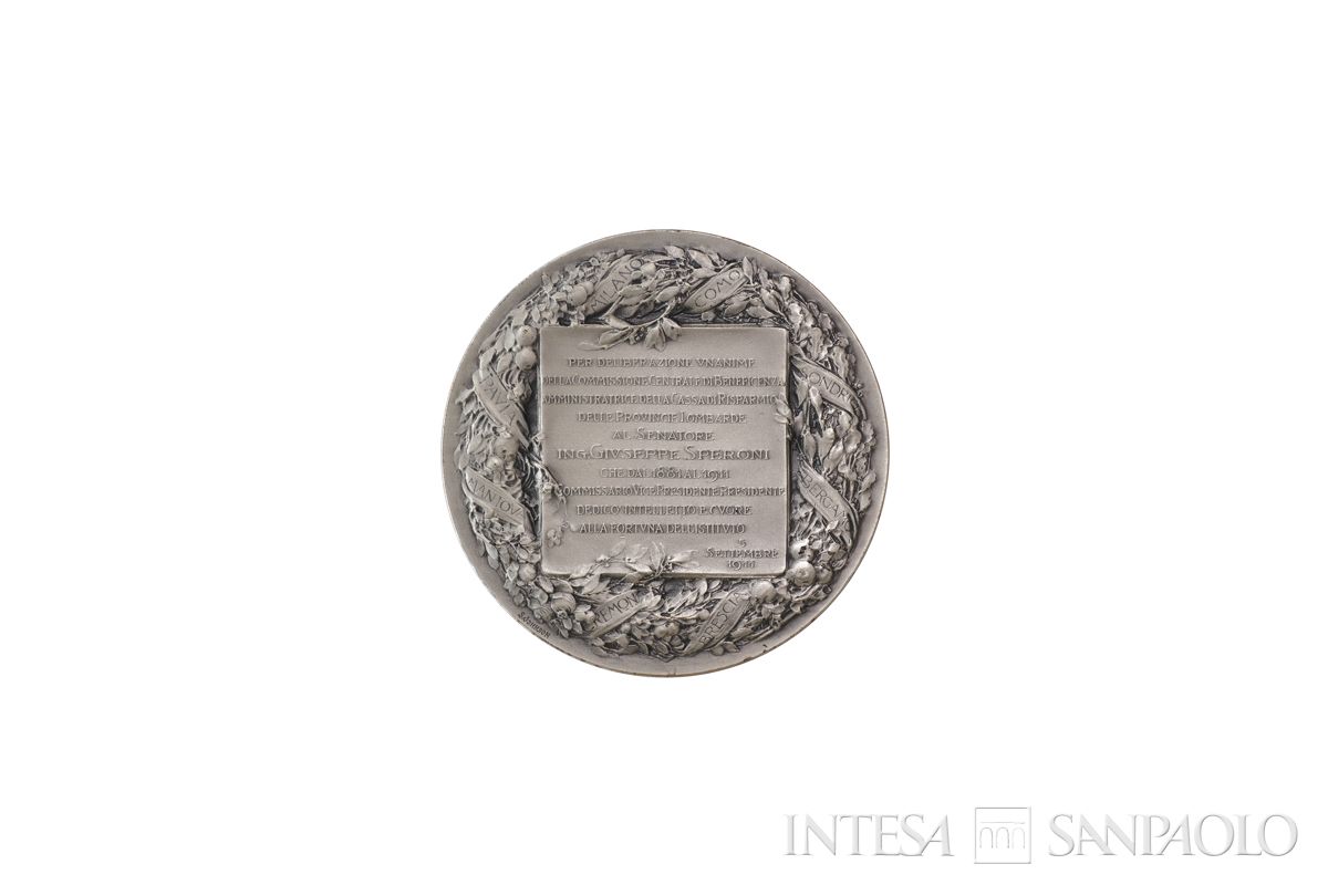 Medaglia donata dalla Commissione Centrale di Beneficenza al senatore Giuseppe Speroni per i 40 anni di servizio, 1911 (retro)