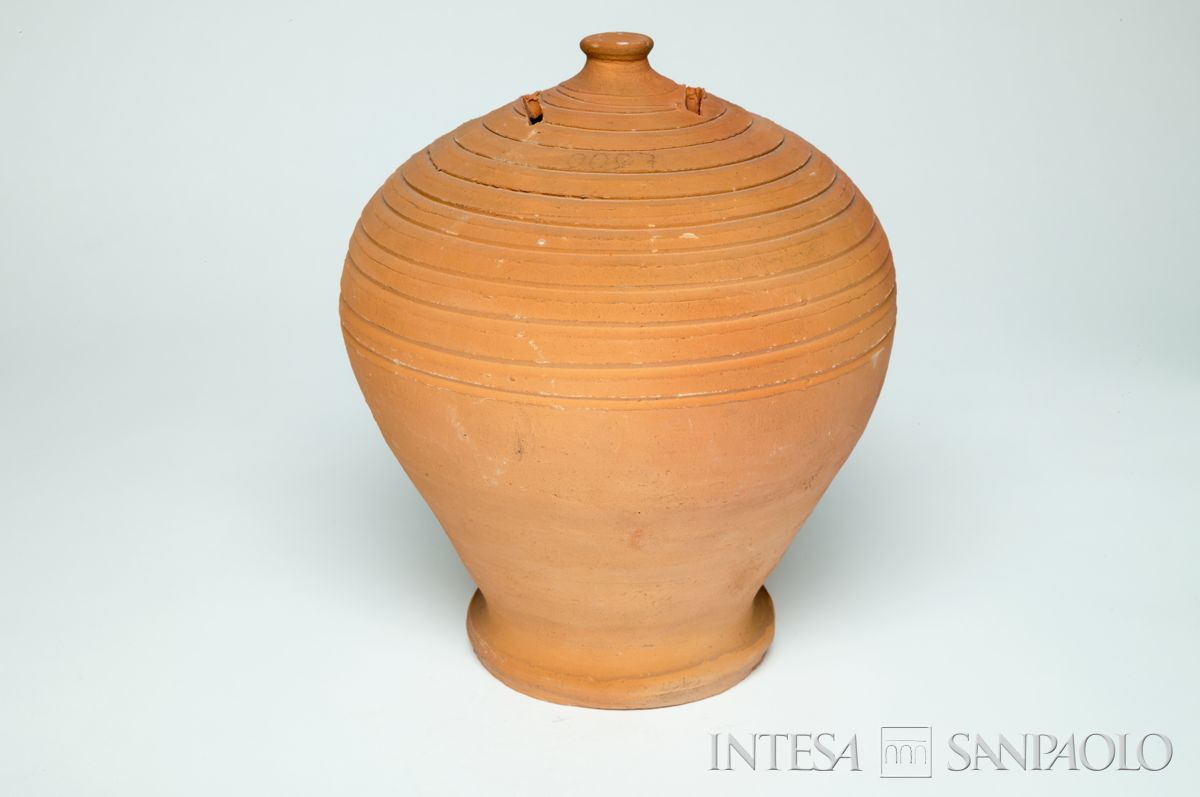 Italia, CARIPLO, salvadanaio a forma di orcio, o di forma classica, 1970 ca.