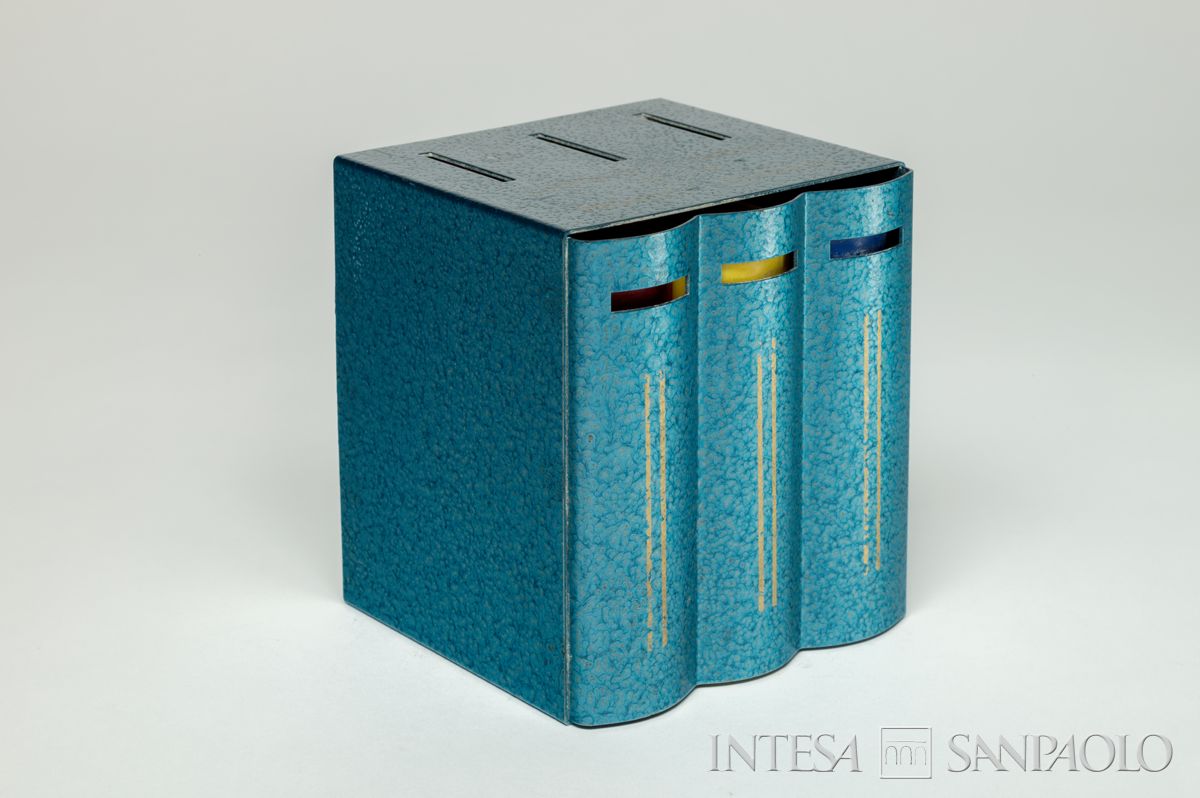 Italia, CARIPLO, salvadanaio a forma di libri, anni 1960