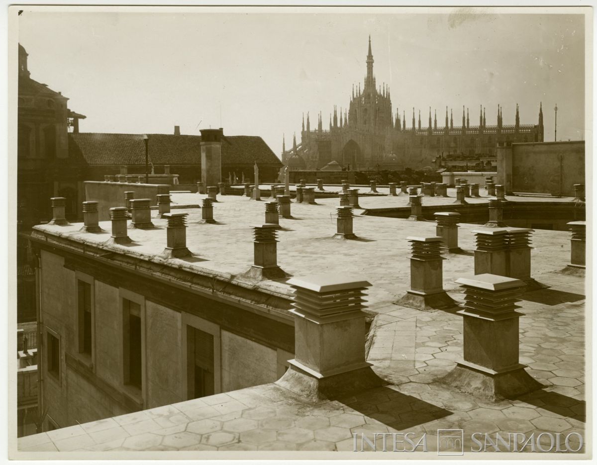 Luca Comerio, vista del Duomo di Milano dai tetti della nuova sede della Banca Commerciale Italiana in piazza della Scala, 1911