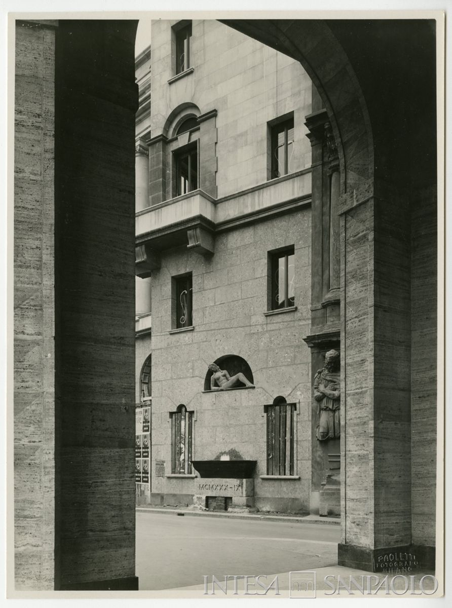 Antonio Paoletti, scorcio dell'ampliamento della sede della Banca Commerciale Italiana (arch. Portaluppi) a Milano, 1928