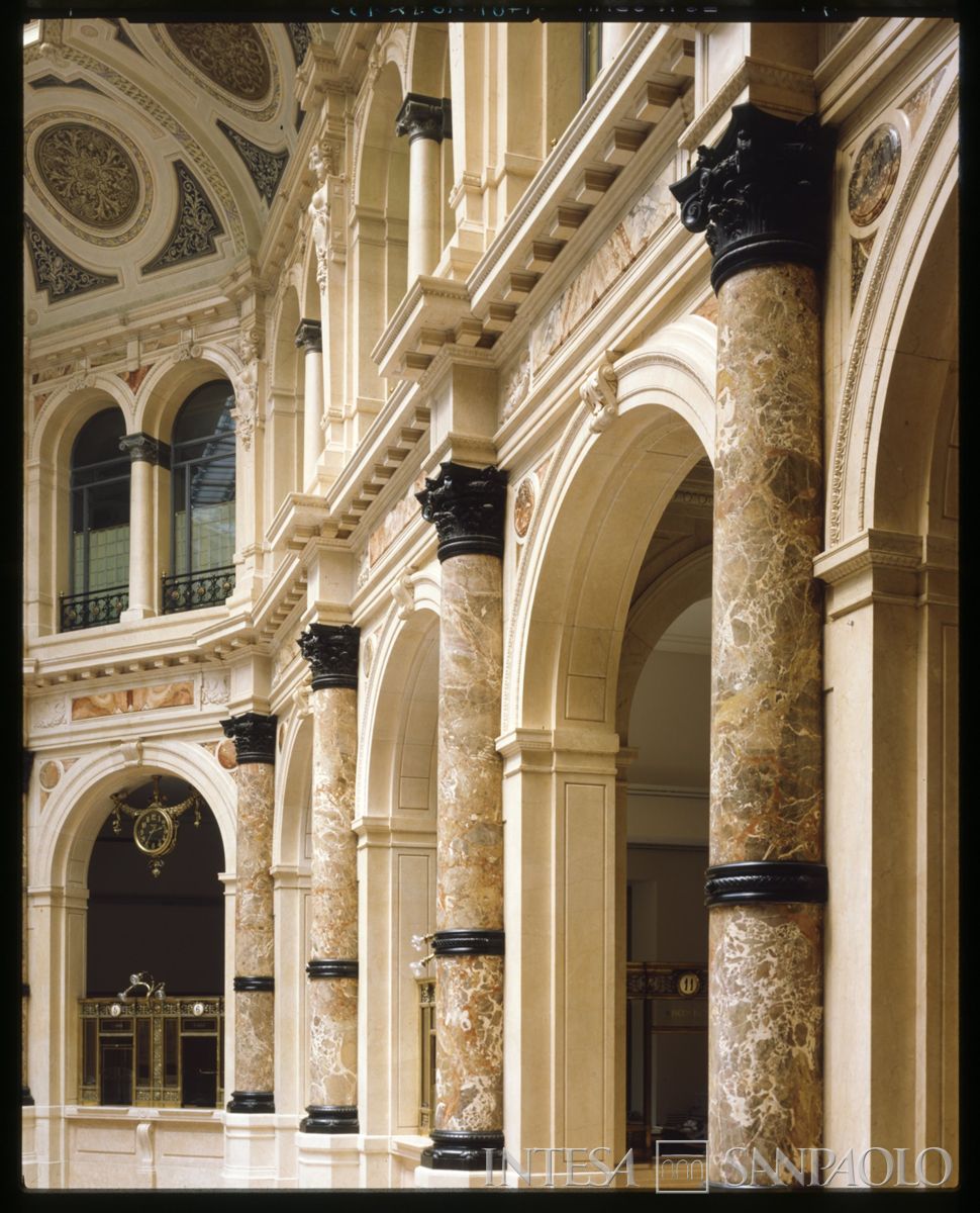 Gabriele Basilico, dettaglio della sede della Banca Commerciale Italiana dopo la ristrutturazione, 1990