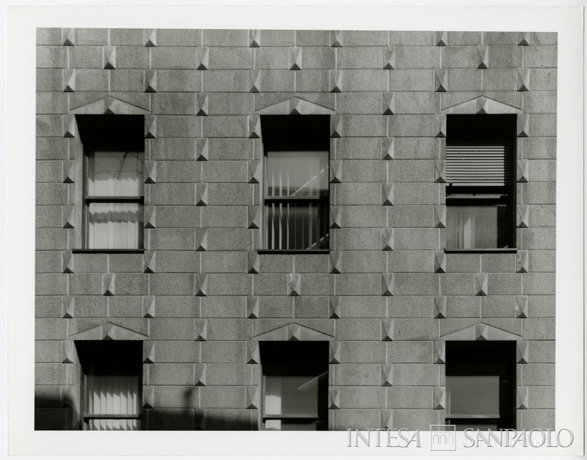 Gabriele Basilico, dettaglio della sede della Banca Commerciale Italiana in via Borgonuovo a Milano, 1994