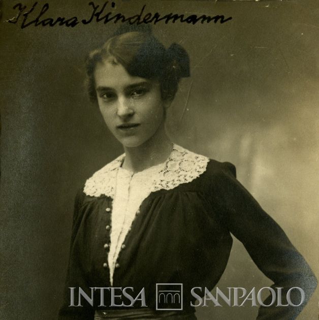 Ritratto di Klara Kindermann, impiegata della Banca Commerciale Triestina, ante 1918. Fotografo sconosciuto