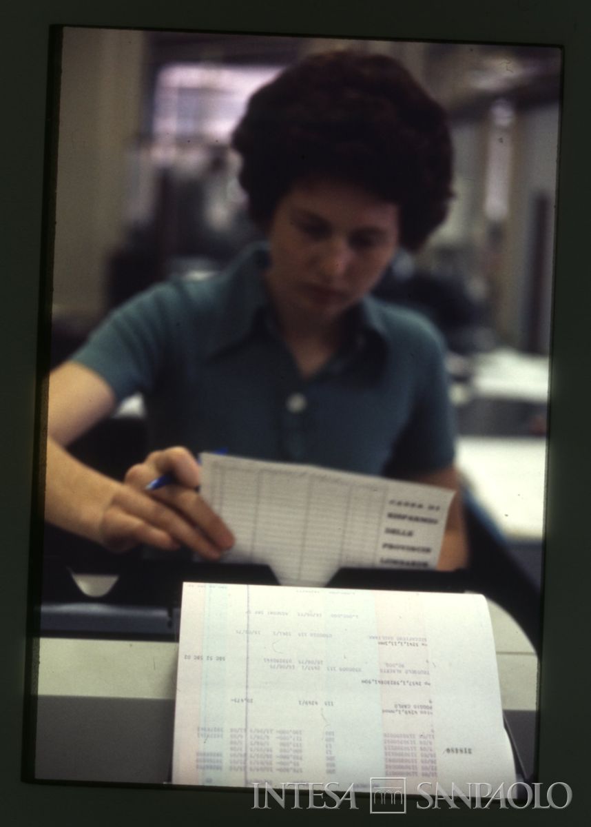 Impiegata Cariplo, anni Settanta. Fotografo sconosciuto