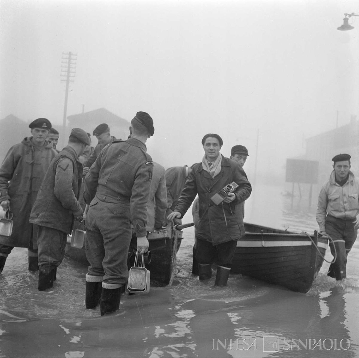 Alluvione del Polesine, il fotoreporter della Publifoto Tino Petrelli, 20 novembre 1951. Publifoto