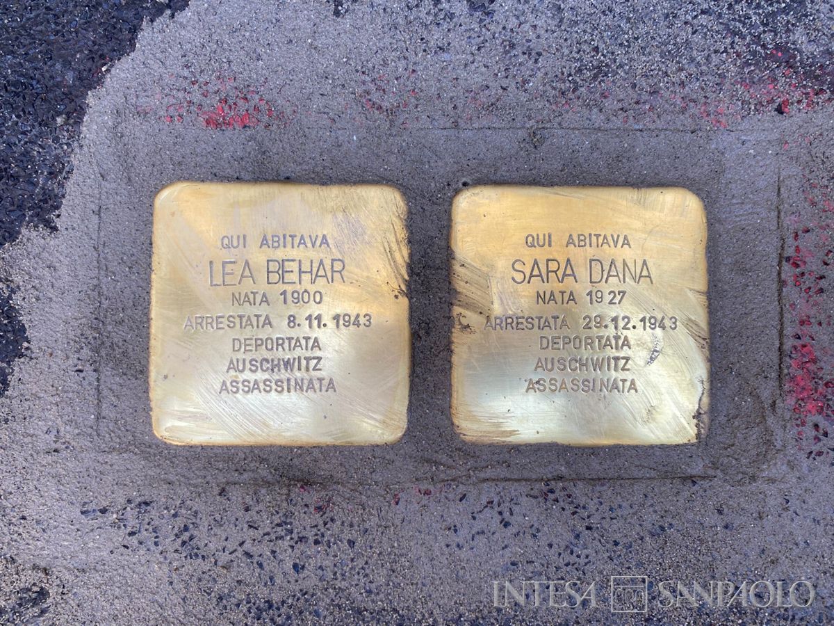 Pietre d'inciampo che dal 7 marzo 2024 ricordano in via Casella 41 a Milano le vite spezzate di Sara Dana e di sua madre Lea Behar