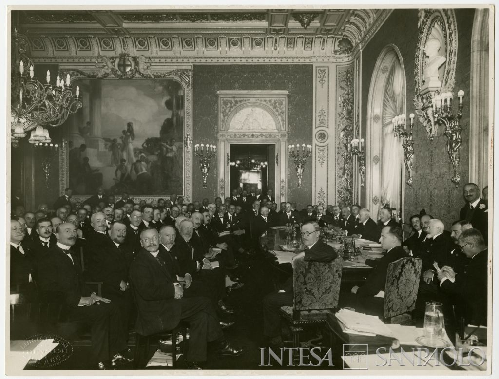 Luigi Stucchi, I congressisti riuniti nel salone della Cà de Sass, 1924