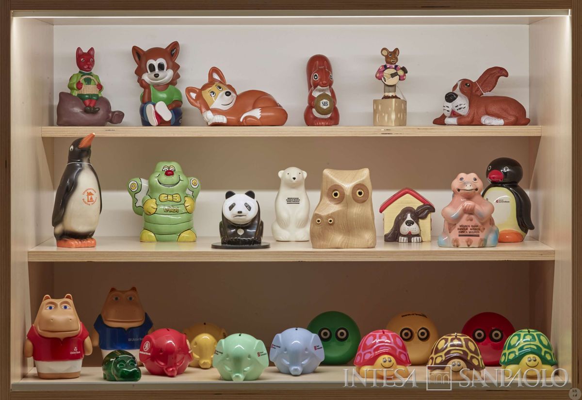 Collezione di salvadanai conservati dall'Archivio Storico