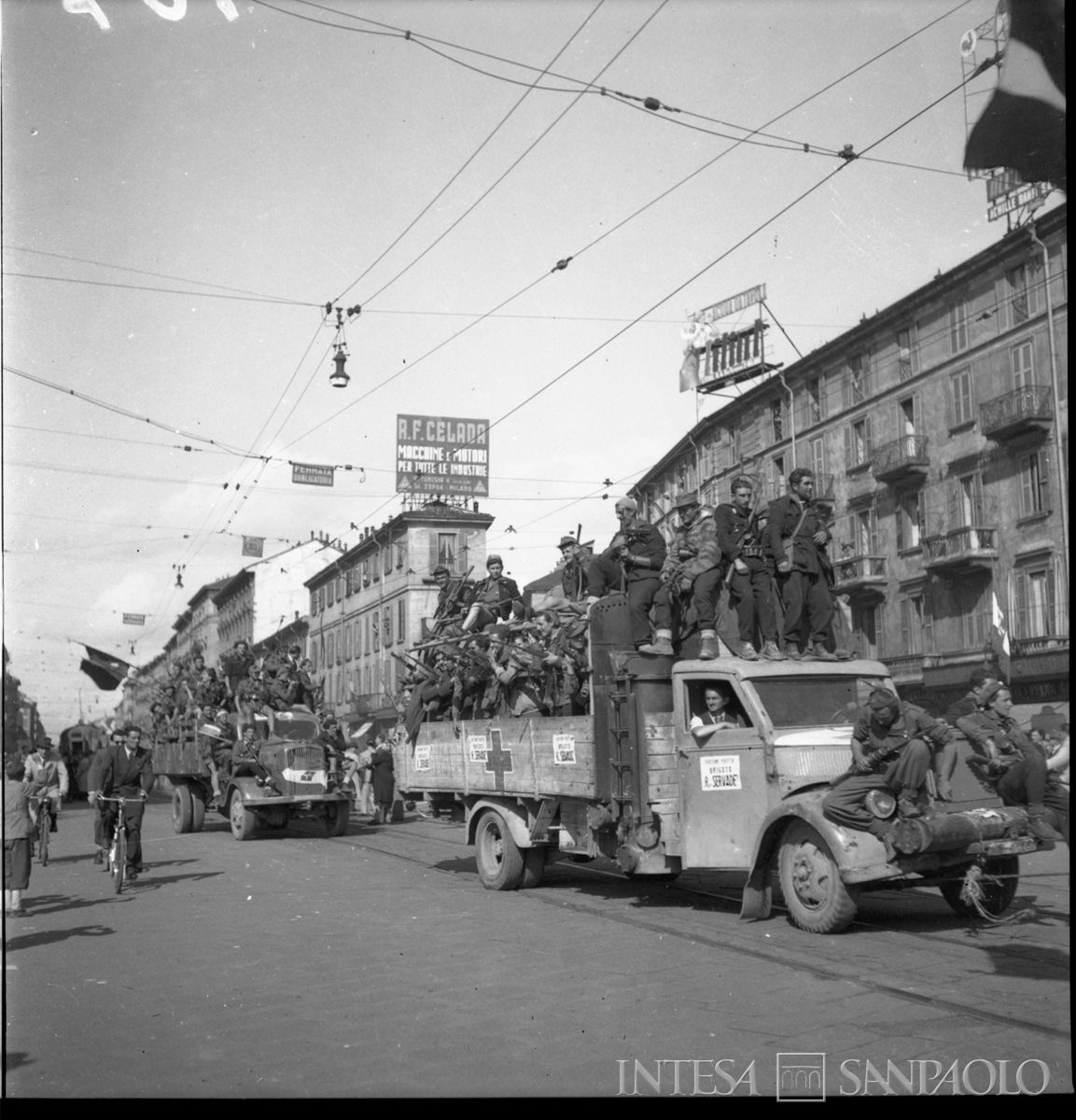 Ingresso a Milano delle colonne partigiane, 29 aprile 1945. Fotografia di Publifoto