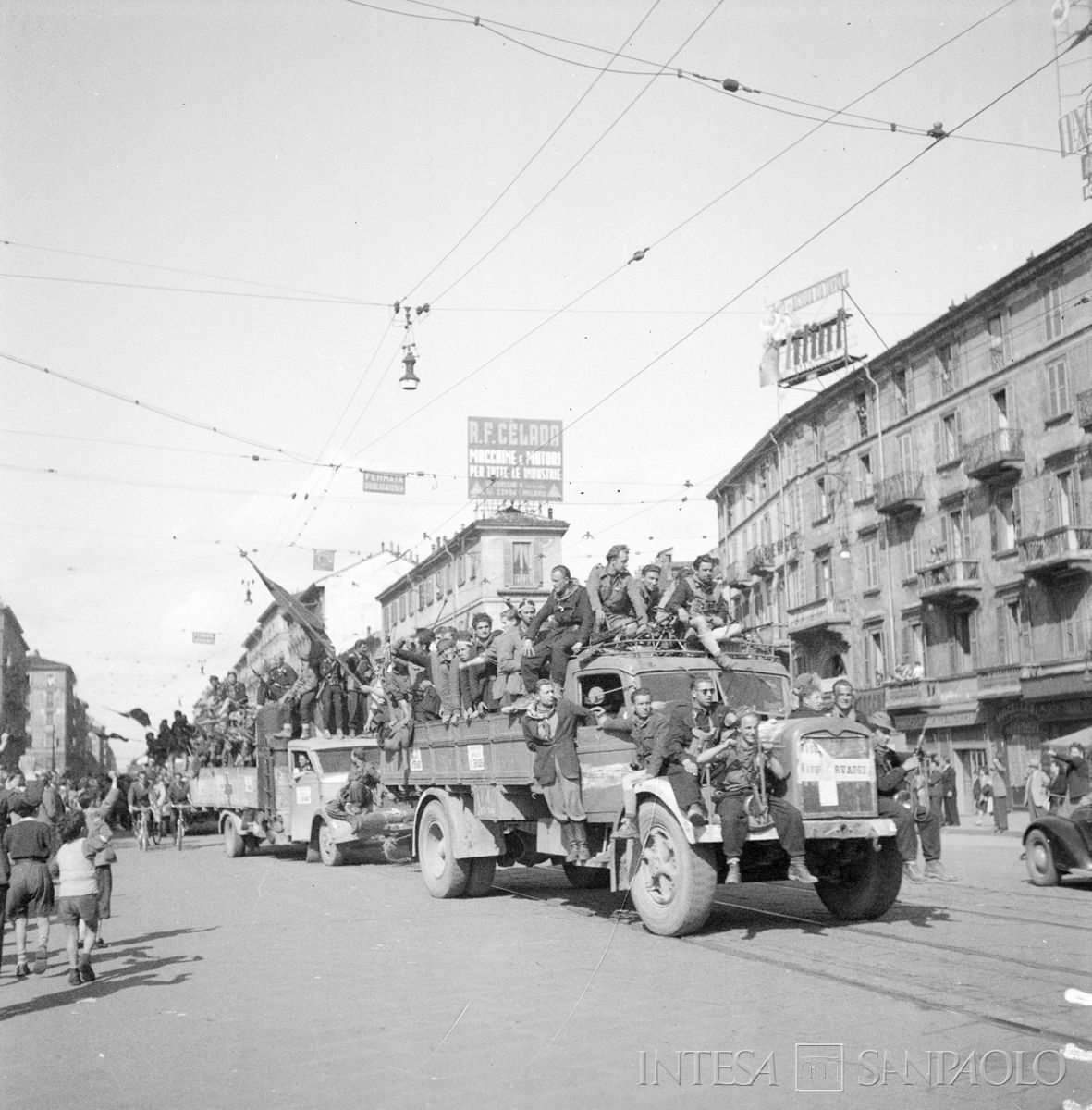 Ingresso a Milano delle colonne partigiane, 29 aprile 1945. Fotografia di Publifoto