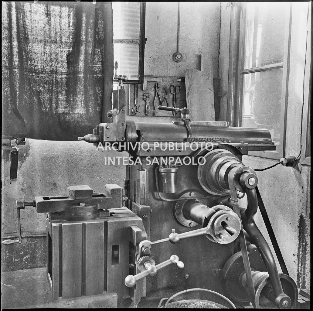 Macchinario all'interno dello stabilimento industriale Aldo Leonetti in via Aristotele 78 a Milano<br>24302