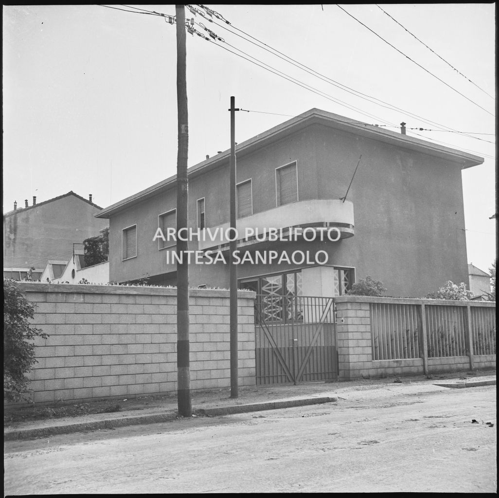 Esterno della sede dello stabilimento industriale Aldo Leonetti, in via Aristotele 78 a Milano, visto da via Luigi Guanella<br>24304