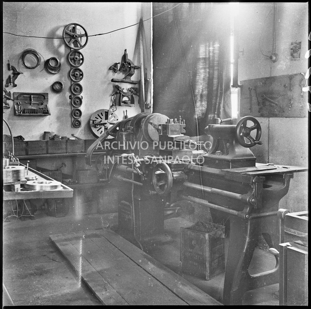 Macchinari presso lo stabilimento industriale Aldo Leonetti<br>24330