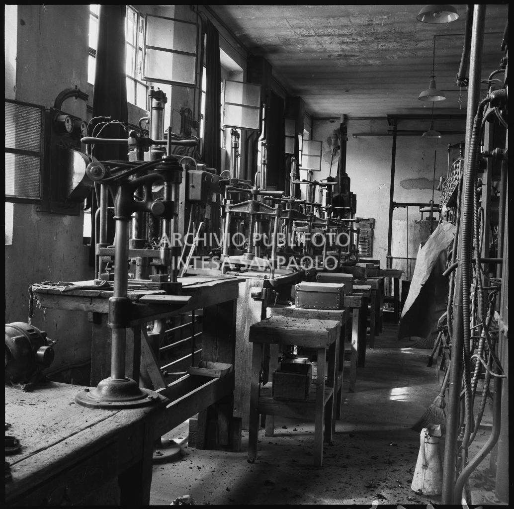 Serie di presse idrauliche presso lo stabilimento industriale Aldo Leonetti<br>24337