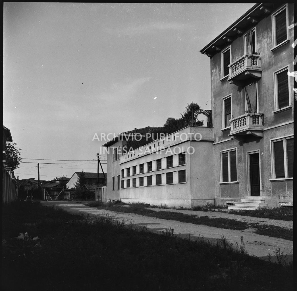 Veduta esterna dello stabilimento industriale Aldo Leonetti in via Aristotele 78 a Milano<br>24339