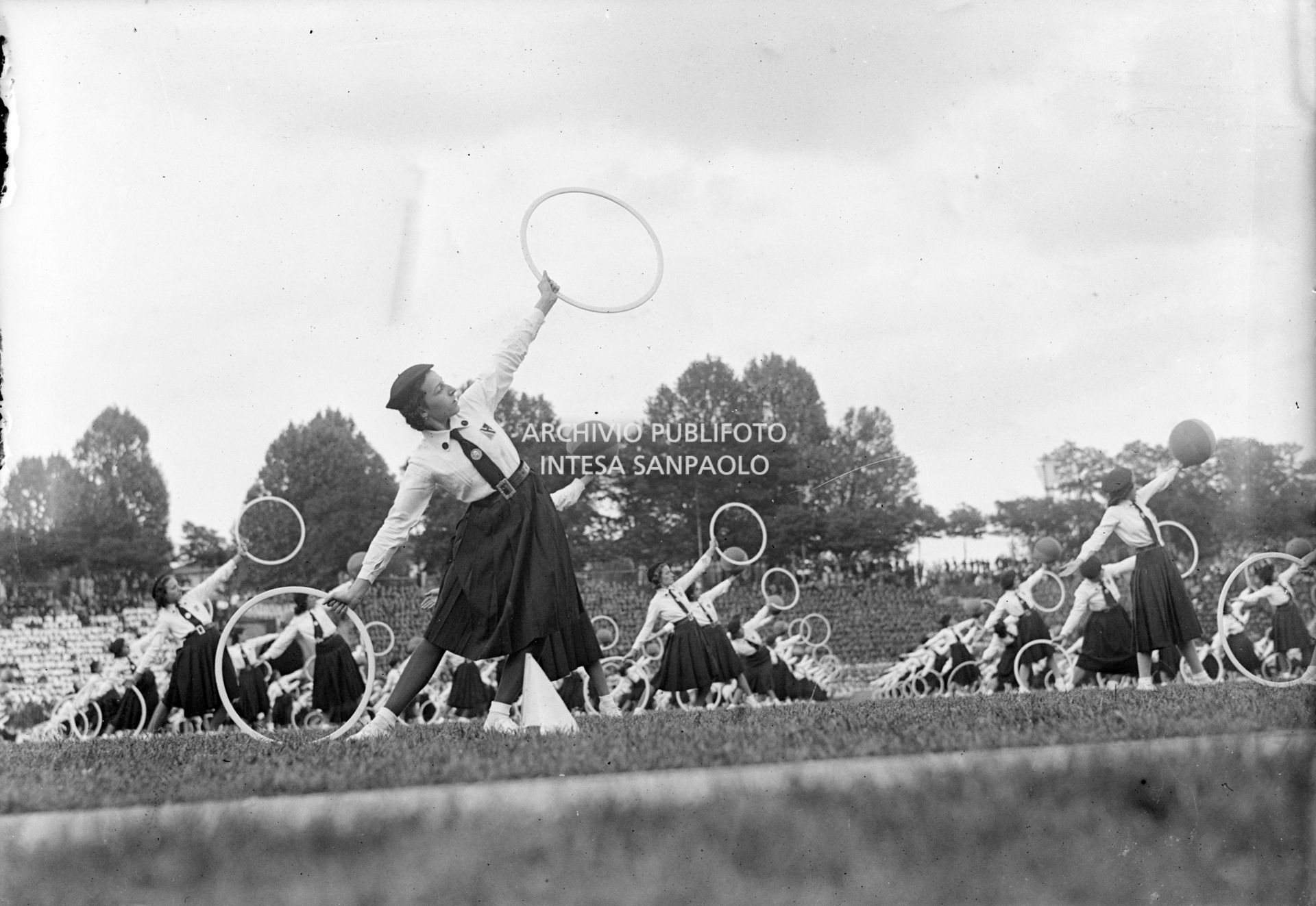 Saggio ginnico della Gioventù Italiana del Littorio (GIL) all'Arena di Milano