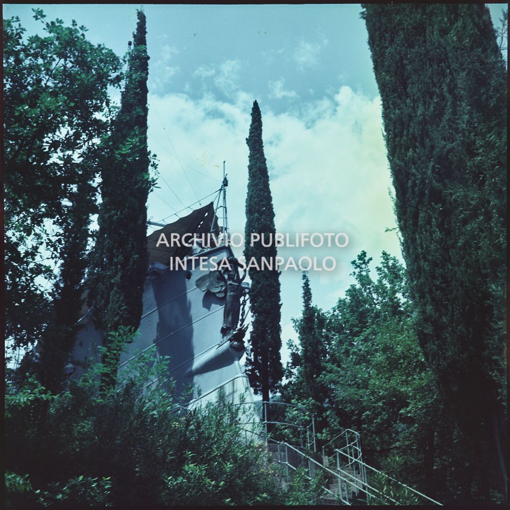 Prua della Nave Puglia collocata nel giardino del Vittoriale degli Italiani a Gardone Riviera<br>370