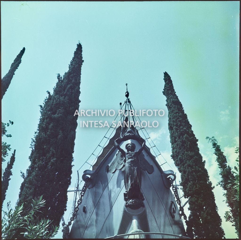 Prua della Nave Puglia collocata del giardino del Vittoriale degli Italiani<br>379