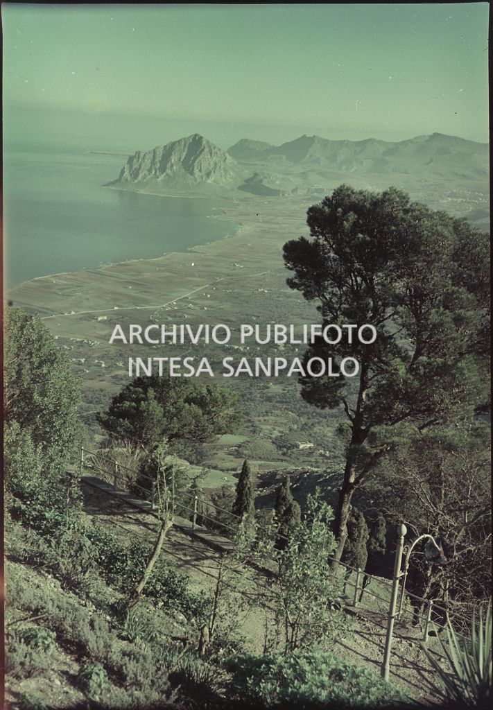 Veduta di Trapani dalle montagne<br>396