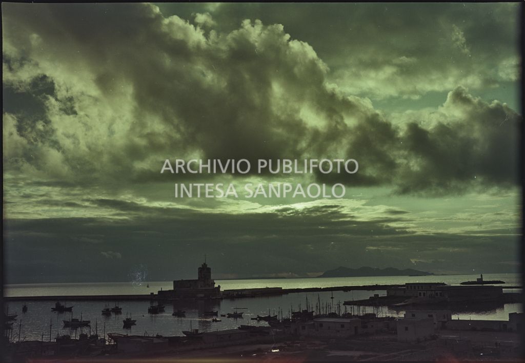 Veduta del porto di Trapani<br>402