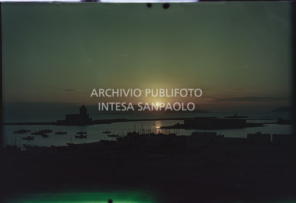 Veduta del porto di Trapani al tramonto<br>406
