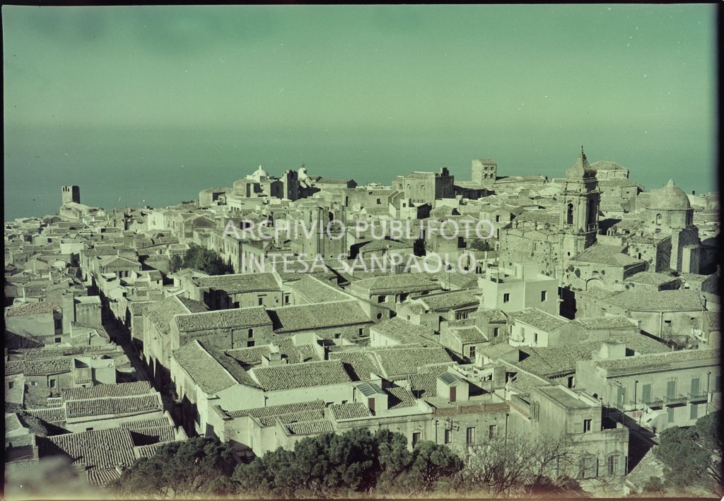 Ripresa dall'alto di Erice<br>398