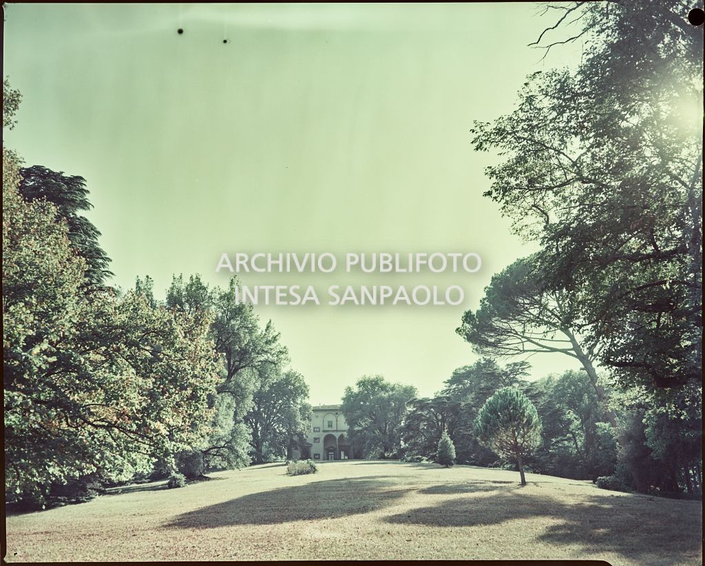 Veduta esterna della villa<br>814