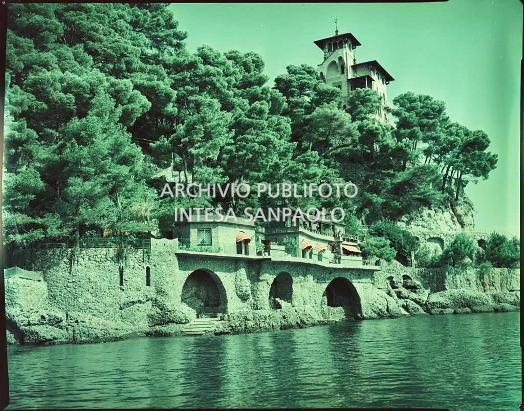 Ripresa di Villa Mondadori dal mare<br>2399