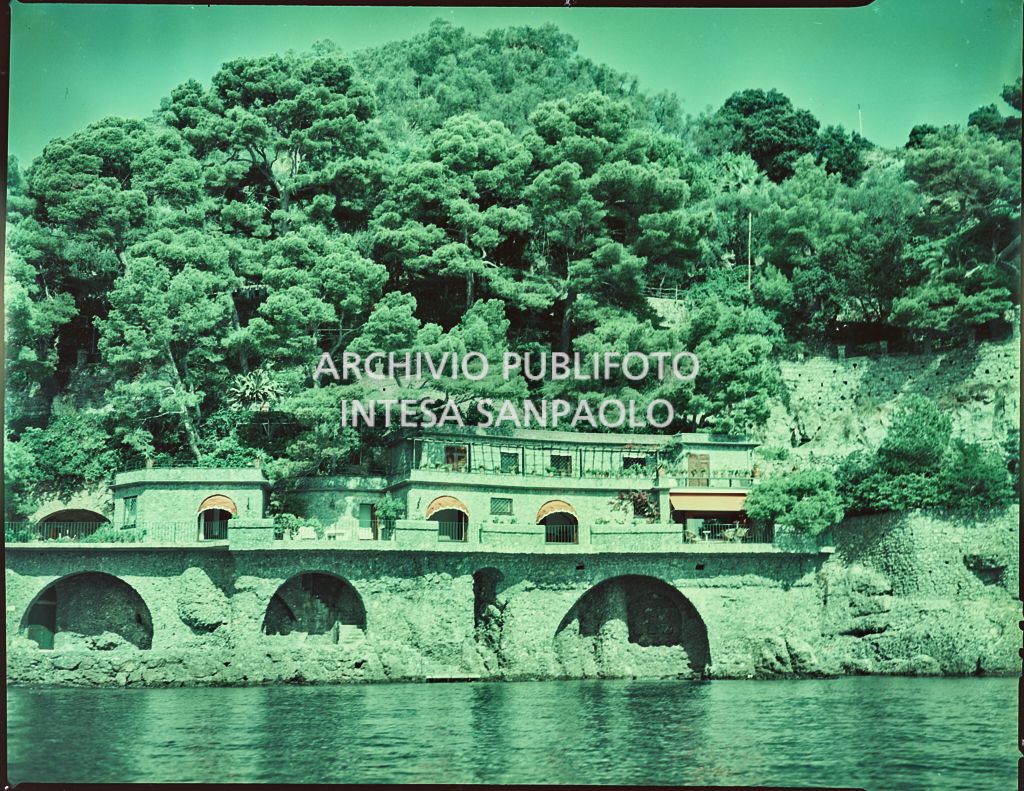 Ripresa di Villa Mondadori dal mare<br>2405