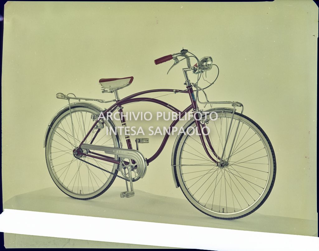 Bicicletta Bianchi da uomo con faro, portapacchi e copricatena Star, modello di colore rosso<br>3617