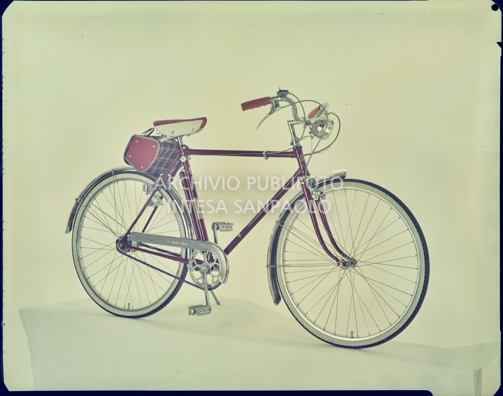Bicicletta Bianchi da uomo di colore rosso con faro, pompa e borsa sottosella scozzese<br>3633