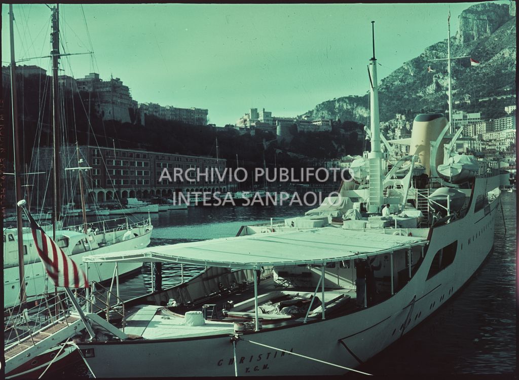 Imbarcazione ormeggiata al porto di Monte Carlo<br>5927