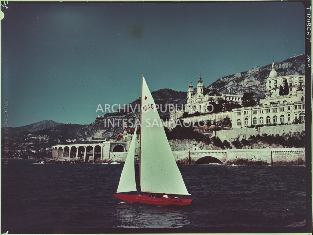 Barca a vela in navigazione sul mare di Monte Carlo<br>5934