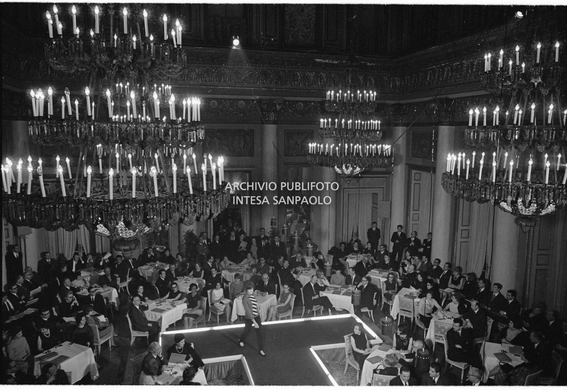 Sfilata di moda<br>727771/4