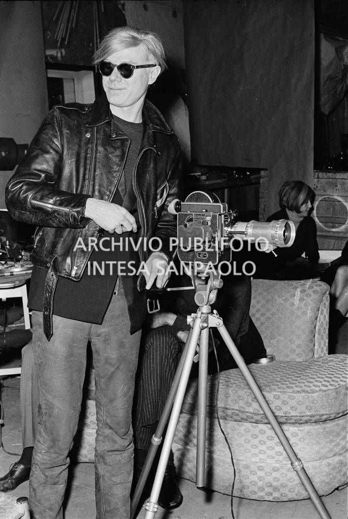 Andy Warhol, a casa di Timothy Leary, con la macchina da presa<br>727976/13