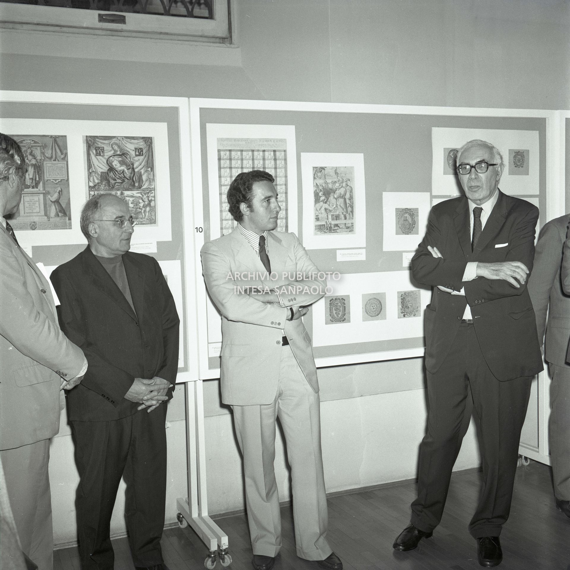 Gian Alberto Dell'Acqua presenta la mostra "Il Seicento Lombardo" a Palazzo Reale; alla sua destra Paolo Pillitteri, assessore alla Cultura, Turismo e Spettacolo del Comune di Milano<br>39278/6