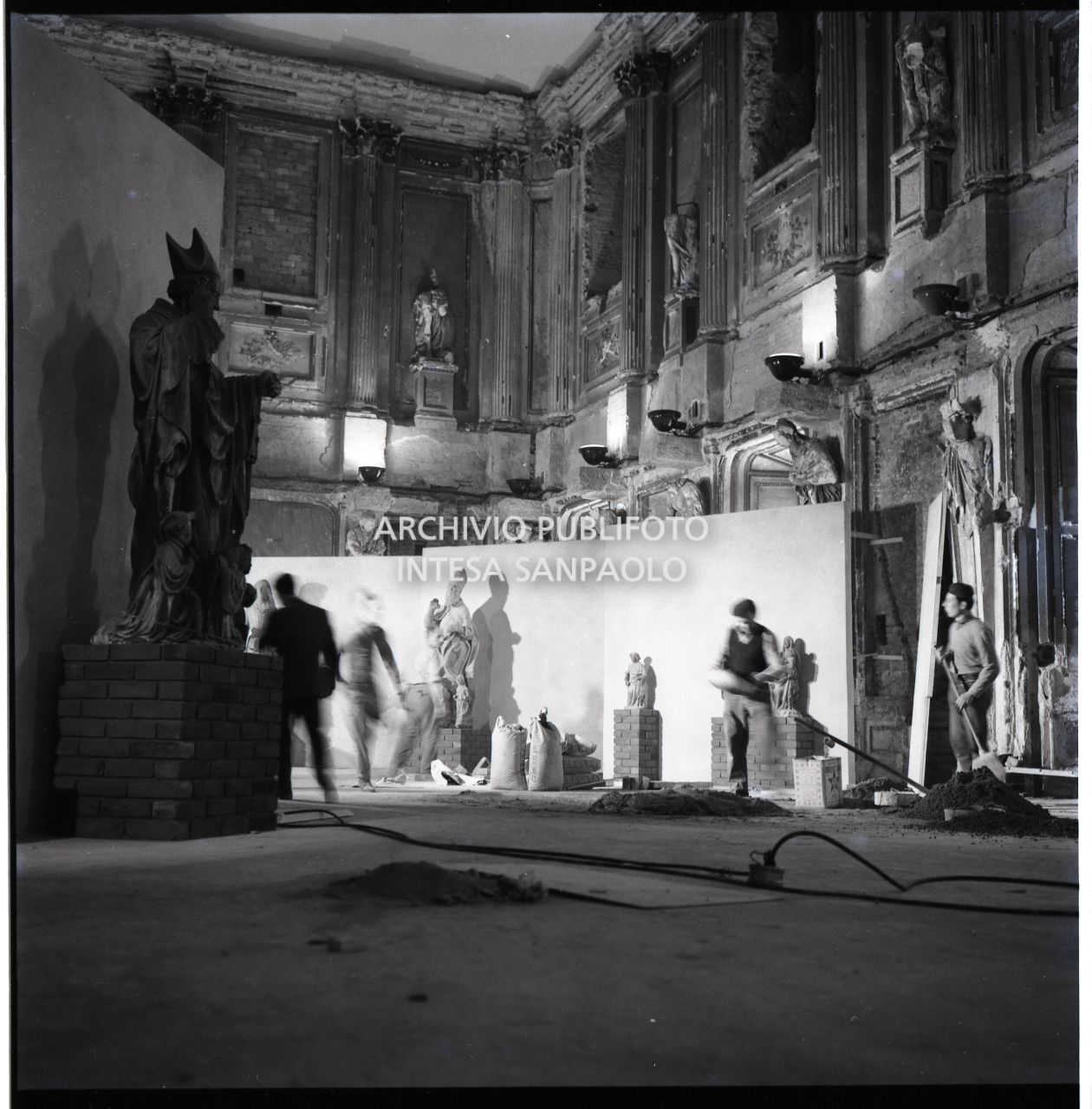 Ultimi lavori di allestimento della Mostra<br>455543